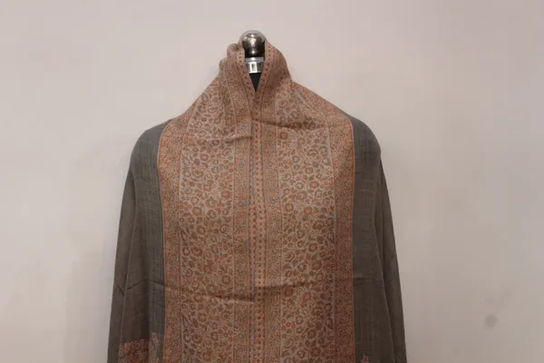 Light_Grey_Embroidered_Woolen_Shawl_With_Pashmina_Border