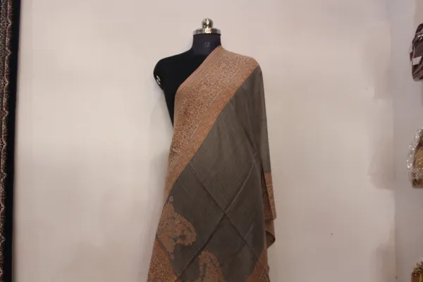 Light_Grey_Embroidered_Woolen_Shawl_With_Pashmina_Border