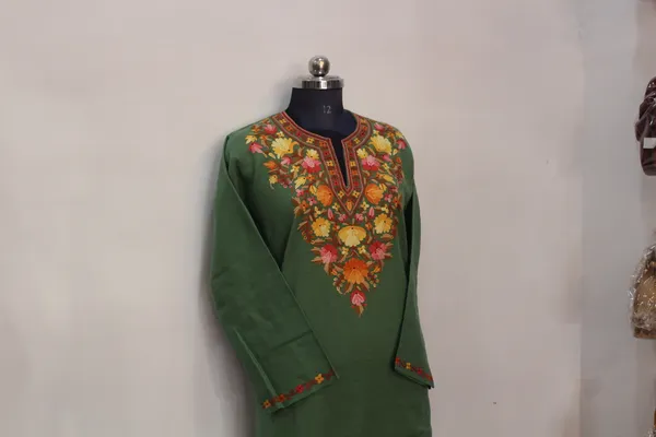 Green_Kashmiri_Embroidered_Woolen_Kurti_With_Floral_Aari_Work