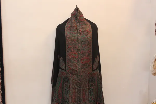 Black_Traditional_Kashmiri_Embroidery_Shawl_For_Women