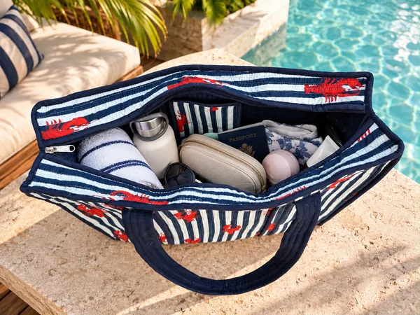 Large_Blue_Lobster_Tote_And_Pouch_Combo