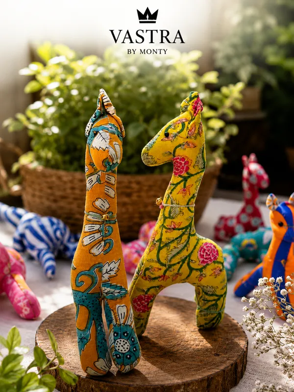 Handcrafted_Cotton_Giraffe_Soft_Toy_By_Vastra_By_Monty