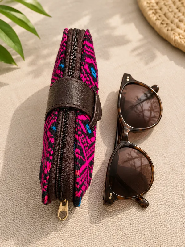 Magenta_&_Black_Crochet_Sunglass_Case