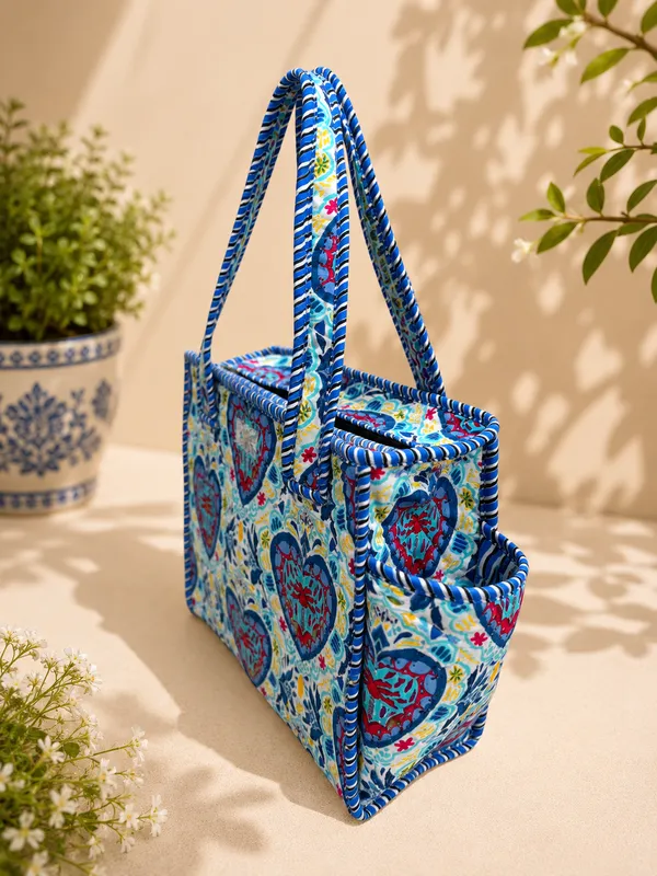 Small_Heart_Floral_Motif_Tote_Bag
