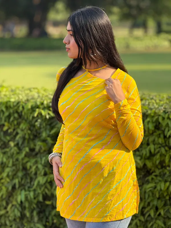 Yellow_And_White_Cotton_Striped_Kurti_With_Shoulder_Cut_Design_For_Women_Pack_Of_2