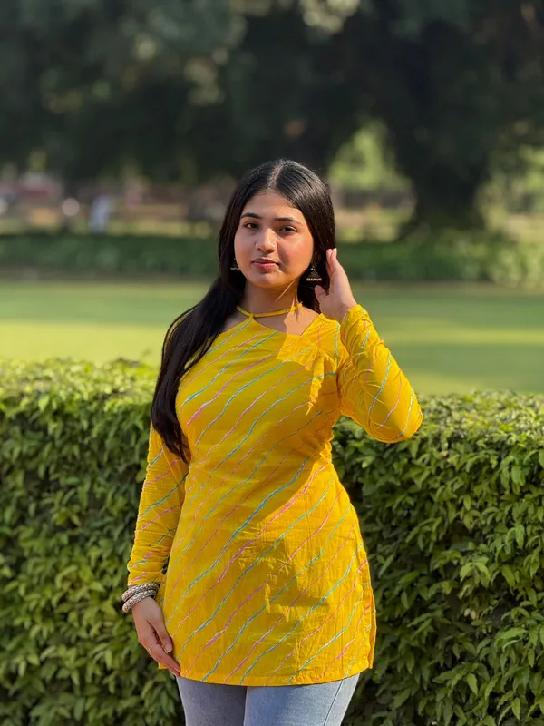 Yellow_And_White_Cotton_Striped_Kurti_With_Shoulder_Cut_Design_For_Women_Pack_Of_2