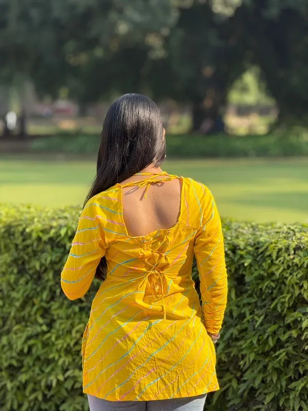 Yellow_And_White_Cotton_Striped_Kurti_With_Shoulder_Cut_Design_For_Women_Pack_Of_2