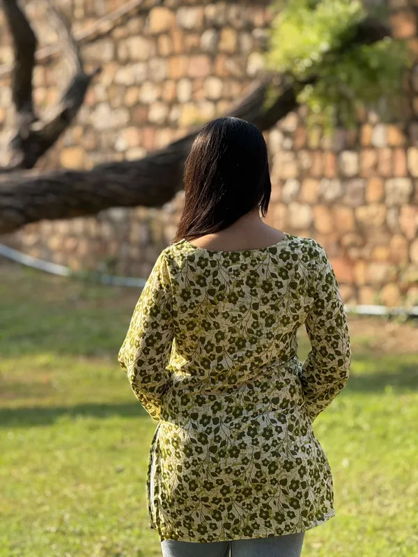 Green_Floral_Printed_Cotton_Kurti_With_Lace_Detailing_For_Women
