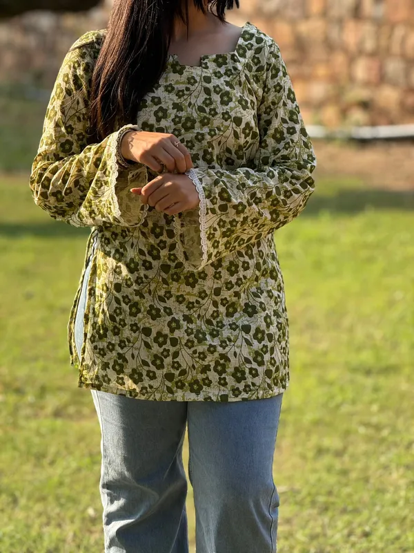 Green_Floral_Printed_Cotton_Kurti_With_Lace_Detailing_For_Women