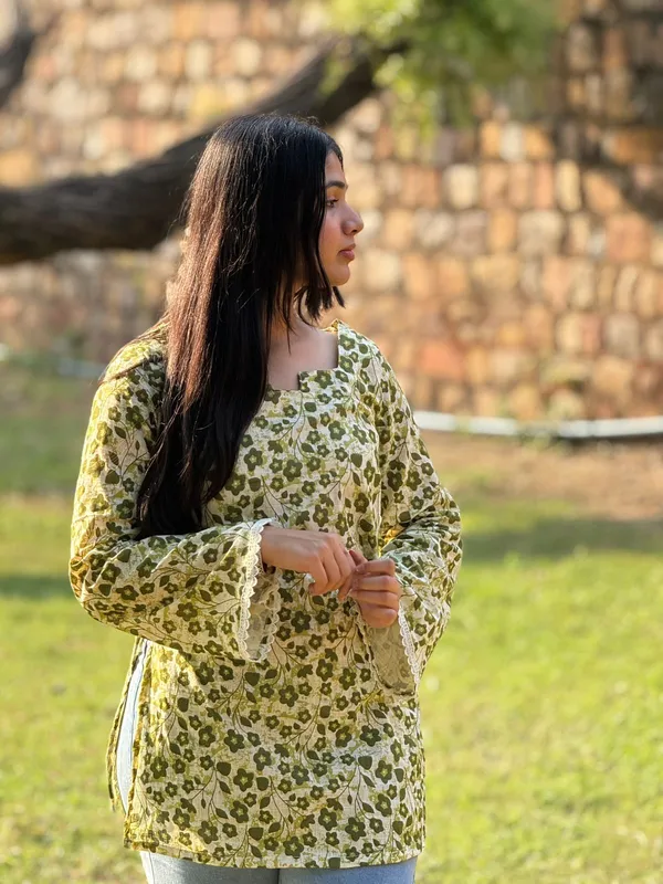 Green_Floral_Printed_Cotton_Kurti_With_Lace_Detailing_For_Women