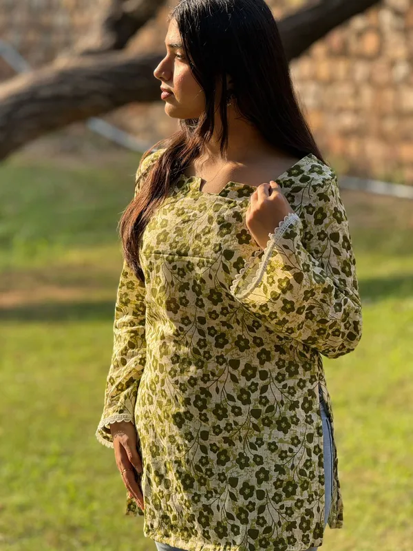 Green_Floral_Printed_Cotton_Kurti_With_Lace_Detailing_For_Women