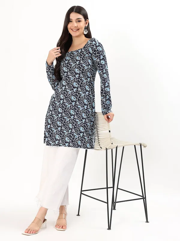 Navy_Blue_Floral_Printed_Cotton_Kurti_For_Women