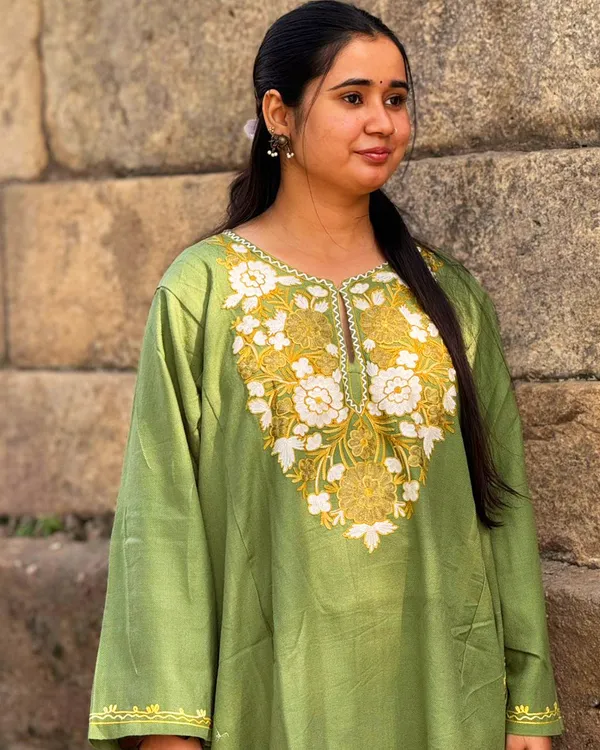 White_And_Olive_Green_Floral_Kashmiri_Embroidered_Kurti_Elegant_Everyday_Ethnic_Wear_For_Women_Pack_Of_2