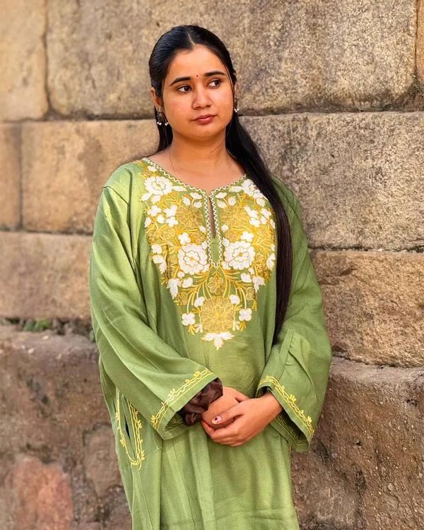 White_And_Olive_Green_Floral_Kashmiri_Embroidered_Kurti_Elegant_Everyday_Ethnic_Wear_For_Women_Pack_Of_2