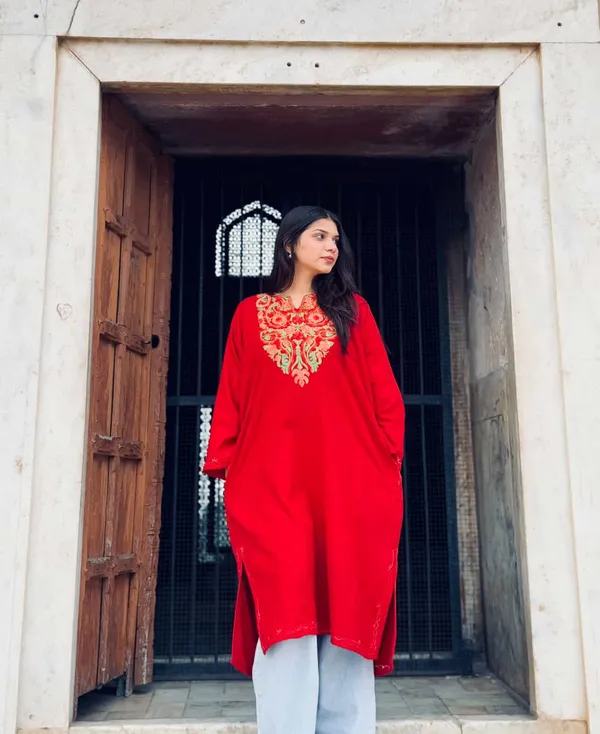 Bright_Red_Kashmiri_Pheran_Embroidered_With_Multicolor_Threads_Elegant_Ethnic_Wear_For_Women