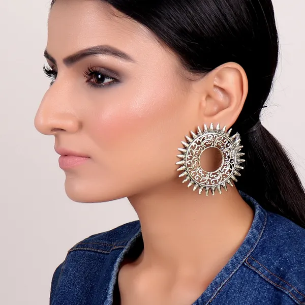Gold_And_White_Metal_Sizzling_Sun_Studs_For_Women