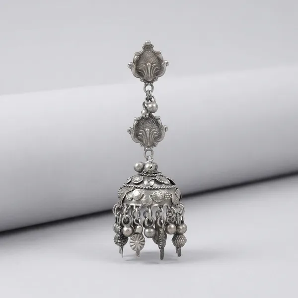 Silver_And_White_Metal_Antique_Silver_Finish_Enchanting_Mesh_Interlock_Jhumka_For_Women