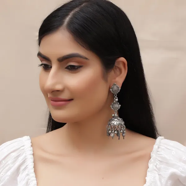 Silver_And_White_Metal_Antique_Silver_Finish_Enchanting_Mesh_Interlock_Jhumka_For_Women