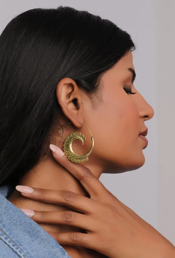 Multicolor_Gold_The_Crowny_Hoop_Earrings_For_Women