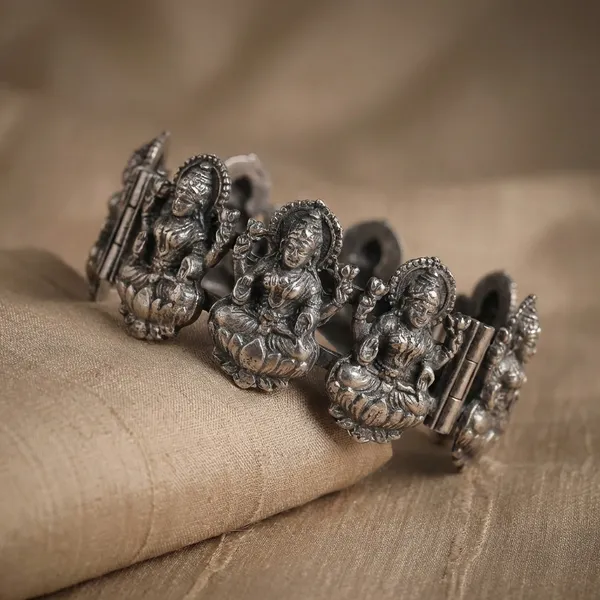 Silver_And_White_Metal_The_Goddess_Fortune_Bracelet_For_Women