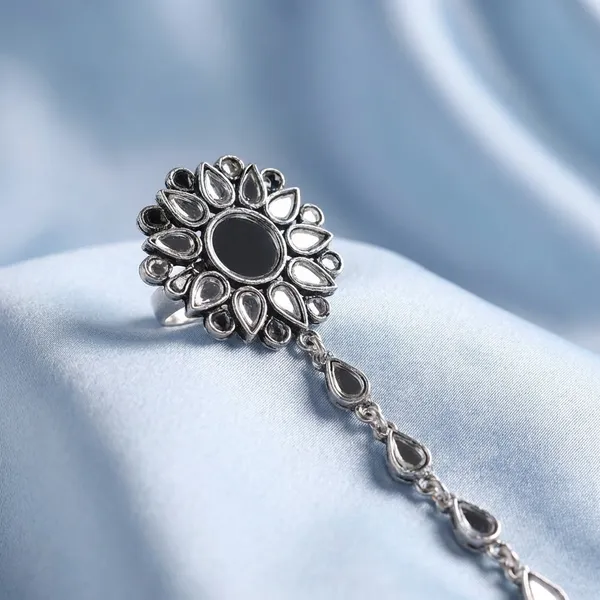 White_Metal_Mehr_Hathphool_For_Women