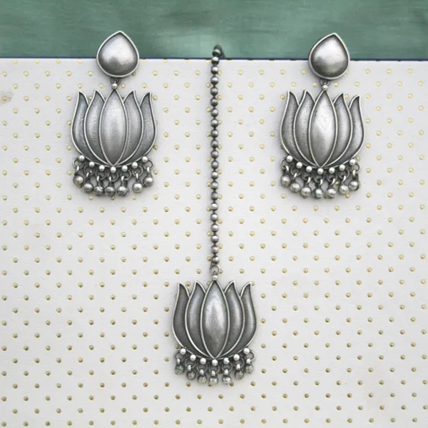 Multicolor_Brass_The_Silver_Lotus_Maang_Tika_Earring_Set_For_Women