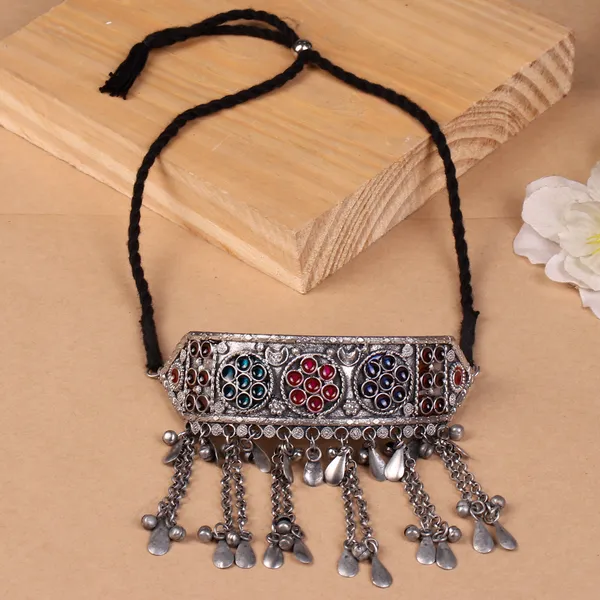 Multicolor_Metal_The_Tristar_Amulet_Choker_For_Women