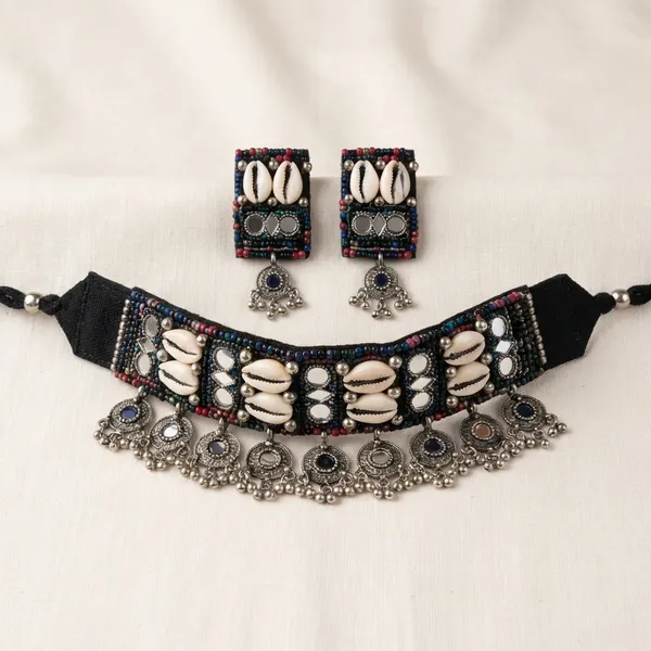Multicolor_White_Metal_The_Knobby_Cowrie_Choker_Set_For_Women