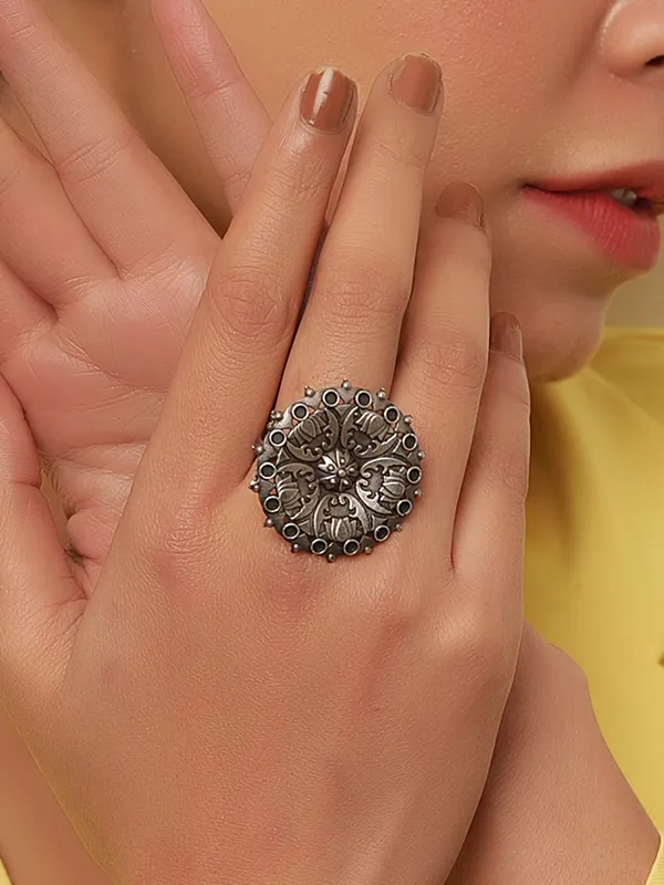 Silver_And_Red_Brass_The_Bewitching_Bouquet_Brass_Ring_For_Women