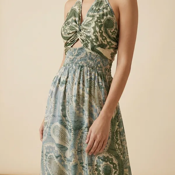 Backless_Dress