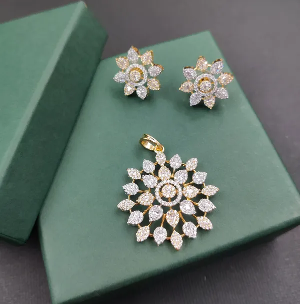 Gold_And_White_Cubic_Zirconia_Locket_Set_For_Women