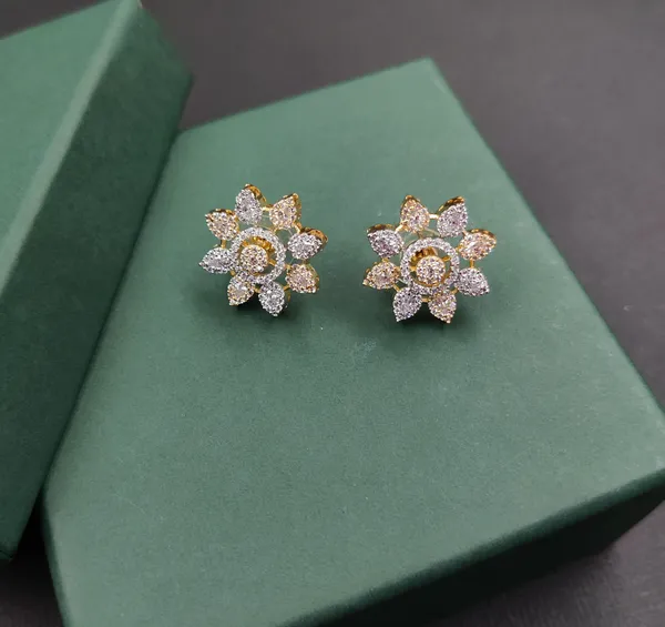 Gold_And_White_Cubic_Zirconia_Locket_Set_For_Women