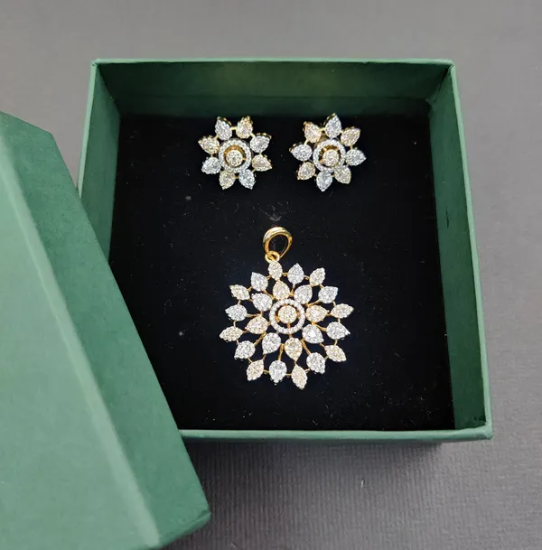 Gold_And_White_Cubic_Zirconia_Locket_Set_For_Women