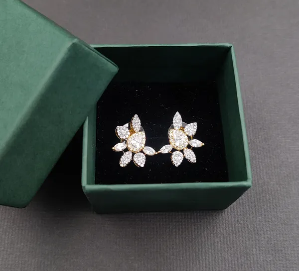 White_Cubic_Zirconia_Studs_Earrings_For_Women