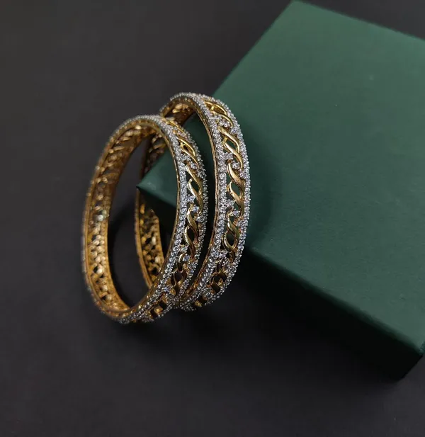 MARUDHARA_CUBIC_ZIRCON_BANGLES_FJJBA175