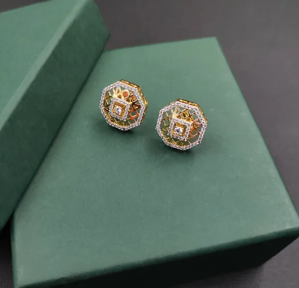 Gold_And_White_Cubic_Zirconia_Locket_Set_For_Women
