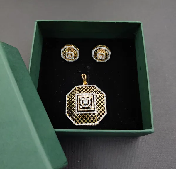 Gold_And_White_Cubic_Zirconia_Locket_Set_For_Women