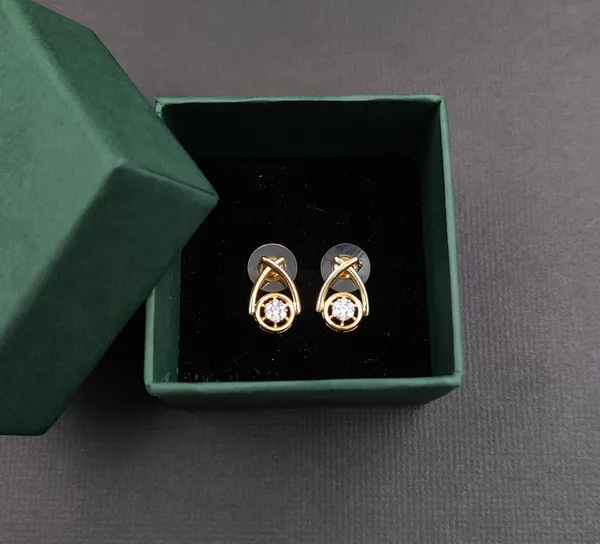 White_Cubic_Zirconia_Studs_Earrings_For_Women