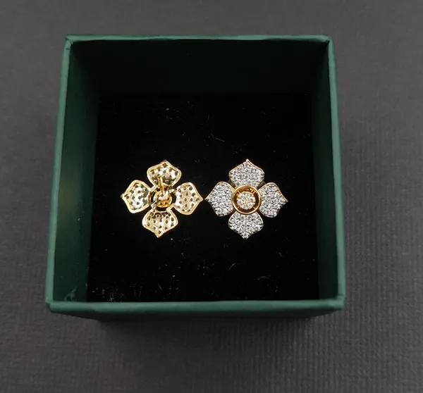 Silver_Cubic_Zirconia_Studs_Earrings_For_Women