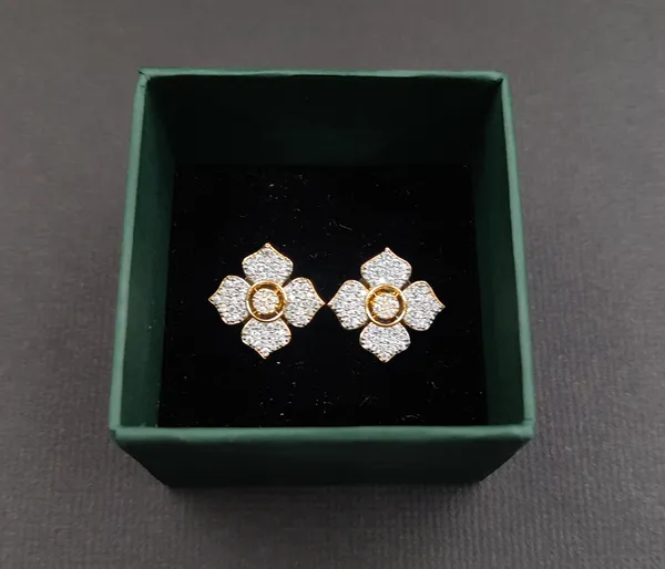 Silver_Cubic_Zirconia_Studs_Earrings_For_Women