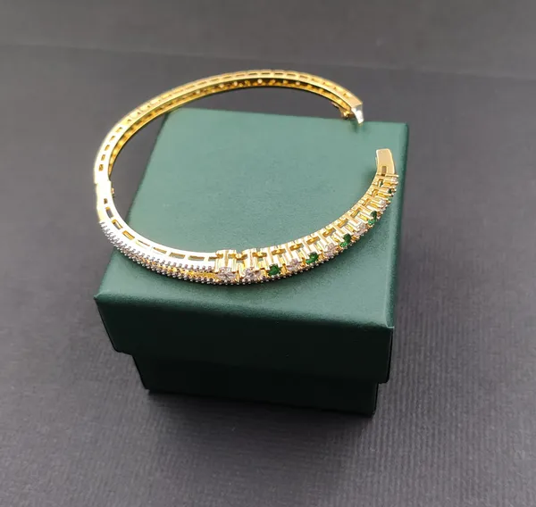 Gold_White_Cubic_Zirconia_Bracelet_For_Women