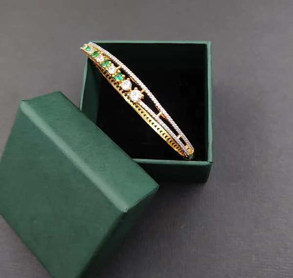 Gold_White_Cubic_Zirconia_Bracelet_For_Women