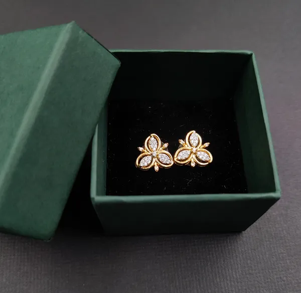 White_Cubic_Zirconia_Studs_Earrings_For_Women