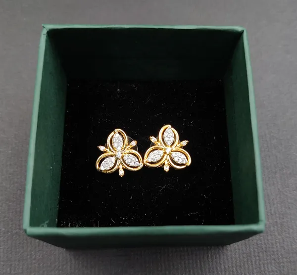 White_Cubic_Zirconia_Studs_Earrings_For_Women