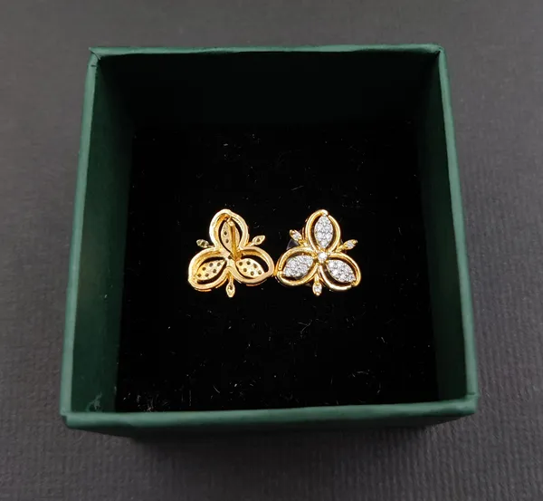 White_Cubic_Zirconia_Studs_Earrings_For_Women