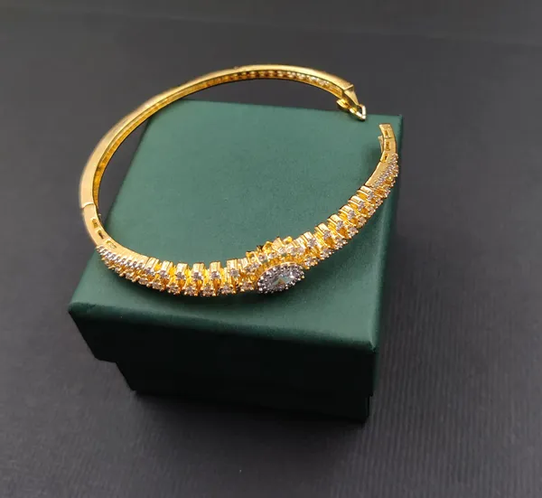Gold_And_White_Cubic_Zirconia_Bracelet_For_Women