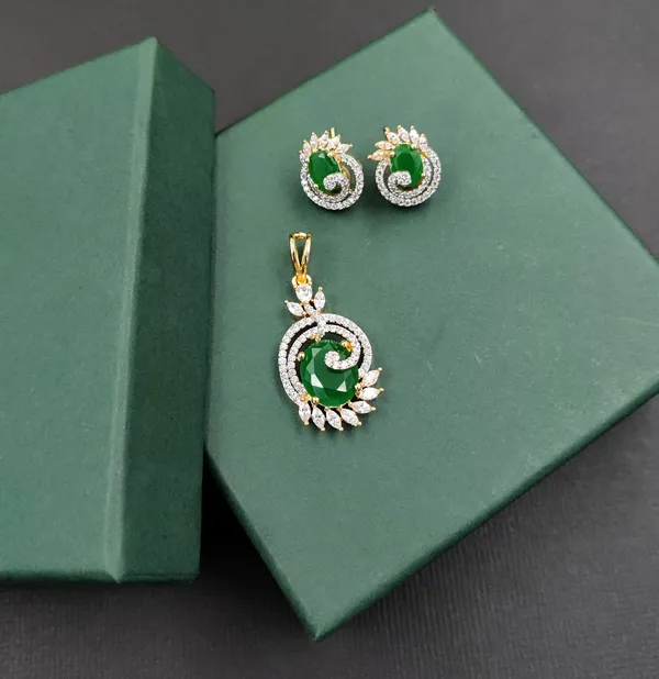 Green_Cubic_Zirconia_Locket_Set_For_Women