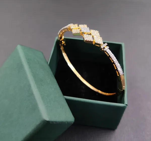 Gold_And_White_Cubic_Zirconia_Bracelet_For_Women
