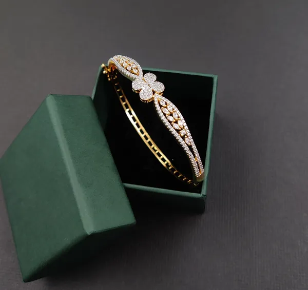 White_Cubic_Zirconia_Bracelet_For_Women