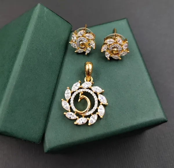 Gold_And_White_Cubic_Zirconia_Locket_Set_For_Women